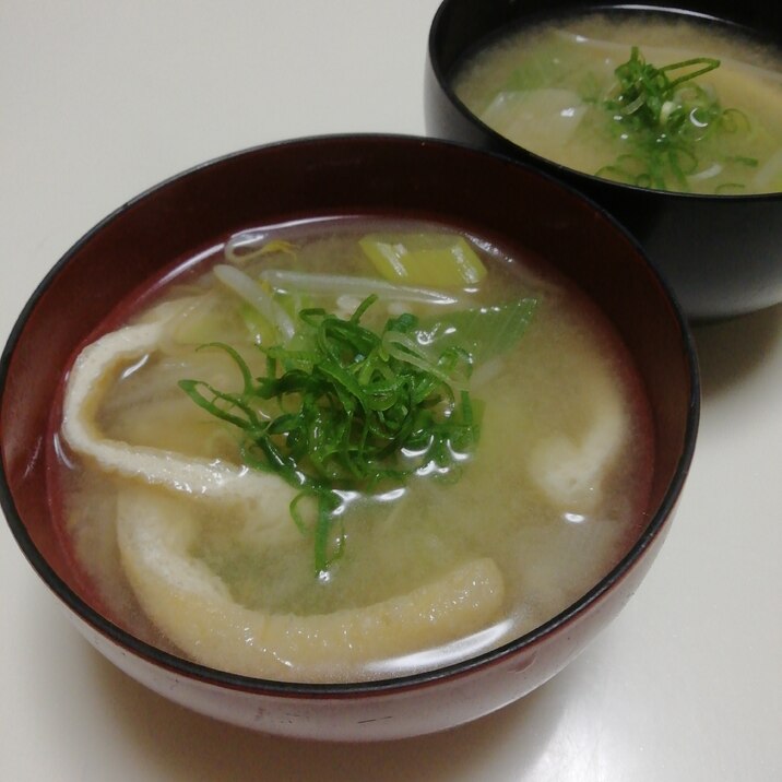 もやしと長葱と油揚げのお味噌汁